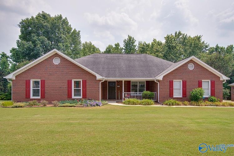 1st image of 102 Foxridge Dr