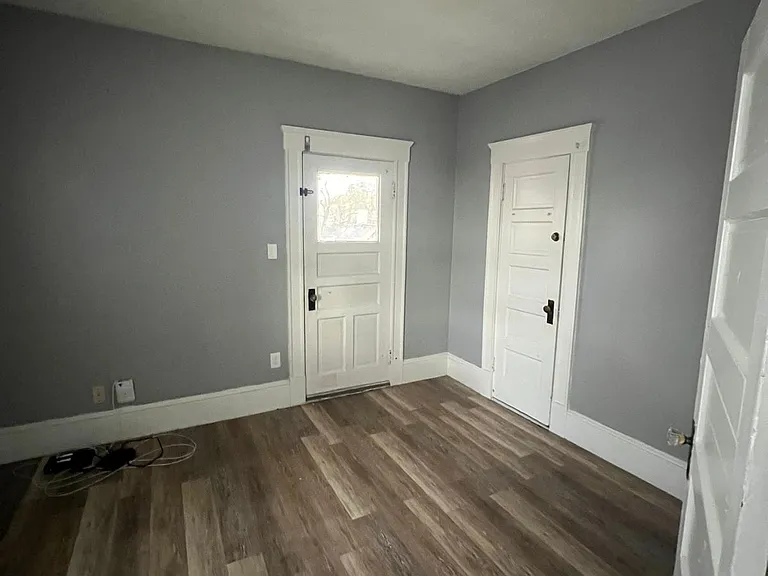 18 Oak Hill Ave #3F — Photo 3