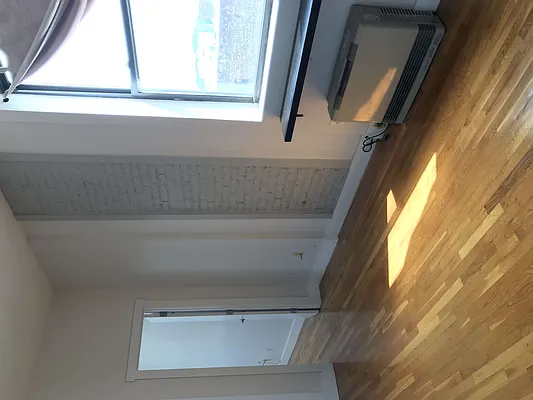 Rented by Manhattan Management LLC | media 29