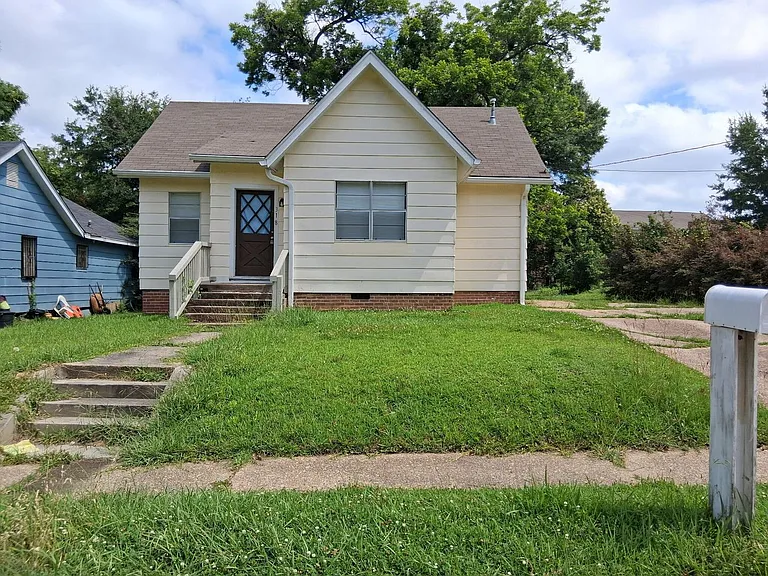 318 Idlewild St — Photo 1