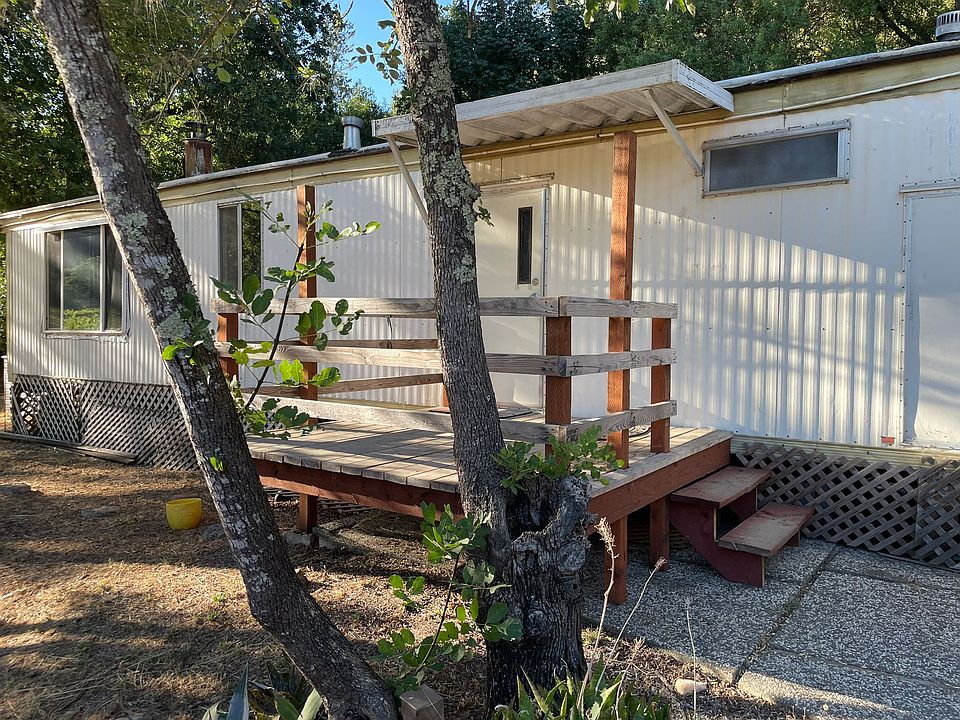 Front of doublewide mobile home