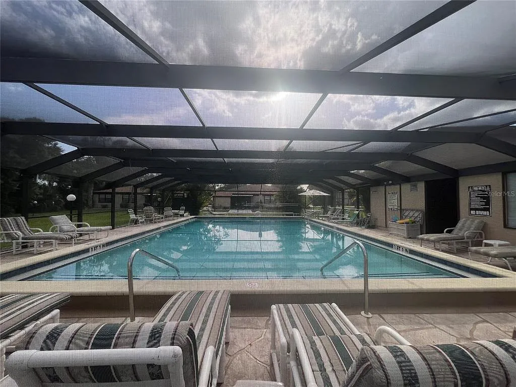 2 bed, 2.0 bath, 960 sqft, $1,300 — Photo 2