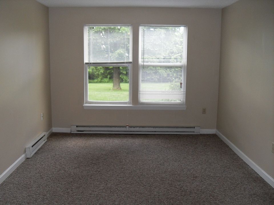 2nd image of 30 Maple Ave APT 6