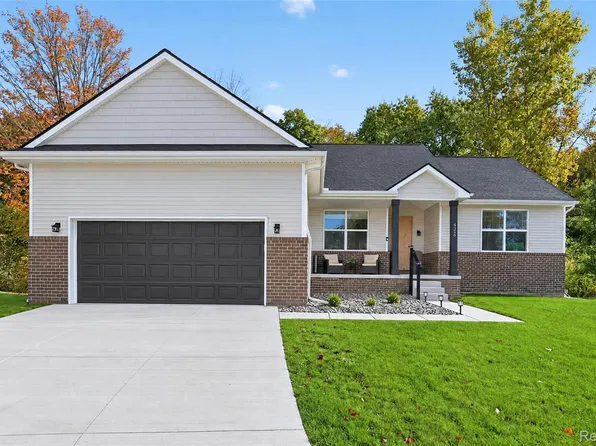4279 Cypress Cir, Grand Blanc, MI 48439