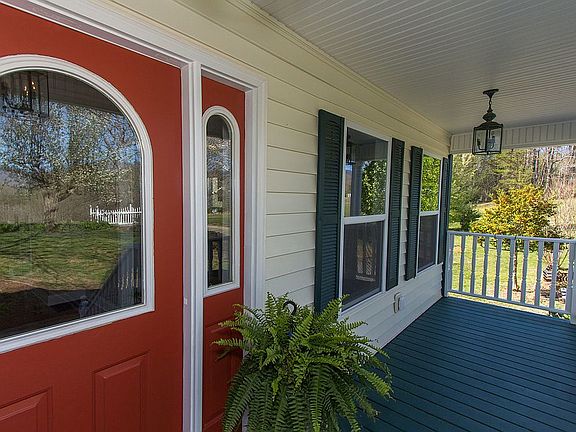 4th image of 52 Hillcrest Cir