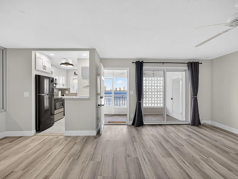 100 Shore Ct #208 — Photo 27