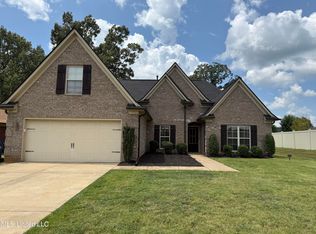 7497 Redberry Dr, Horn Lake, MS 38637