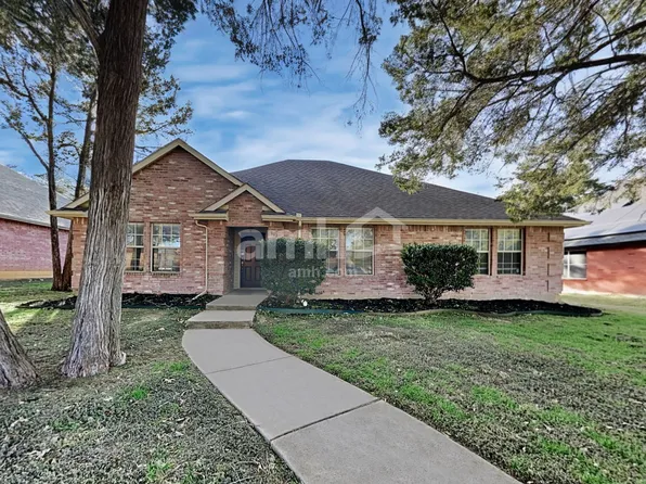 808 Meandering Dr, Cedar Hill, TX 75104