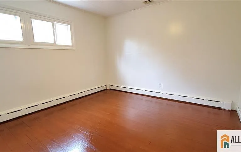 40 Beverly Ave — Photo 8