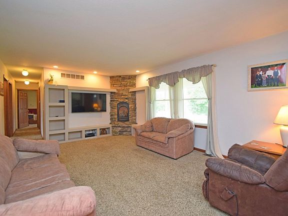 3rd image of 1929 Clermontville Laurel Rd