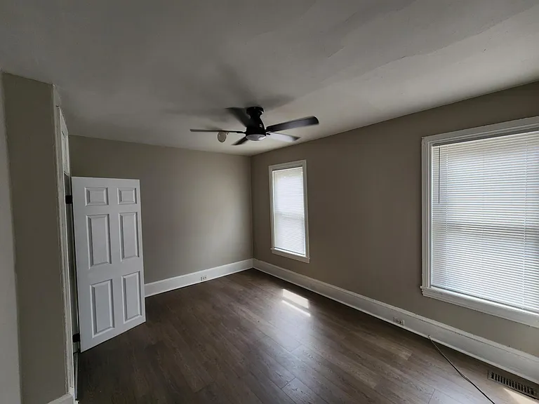 302 N Lombard St — Photo 16
