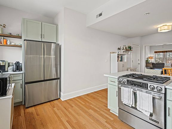 5th image of 741 W Waveland Ave APT 3