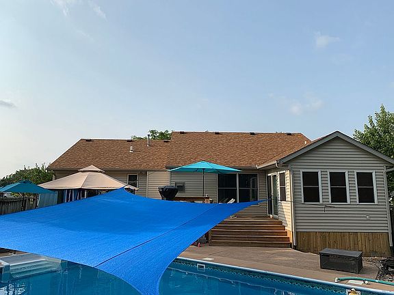 3rd image of 400 Pearsall Dr