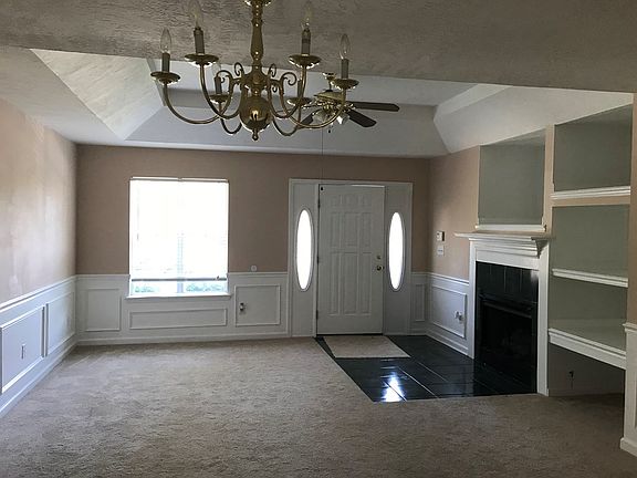 4th image of 2027 Helmsdale Ln #0