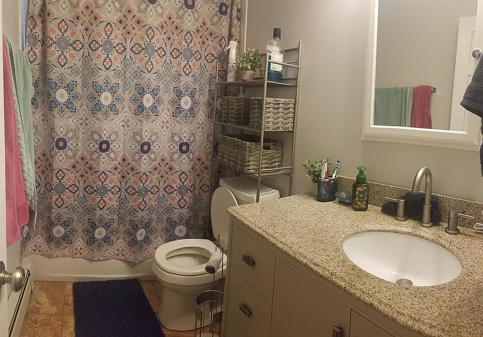 Full Bathroom #1