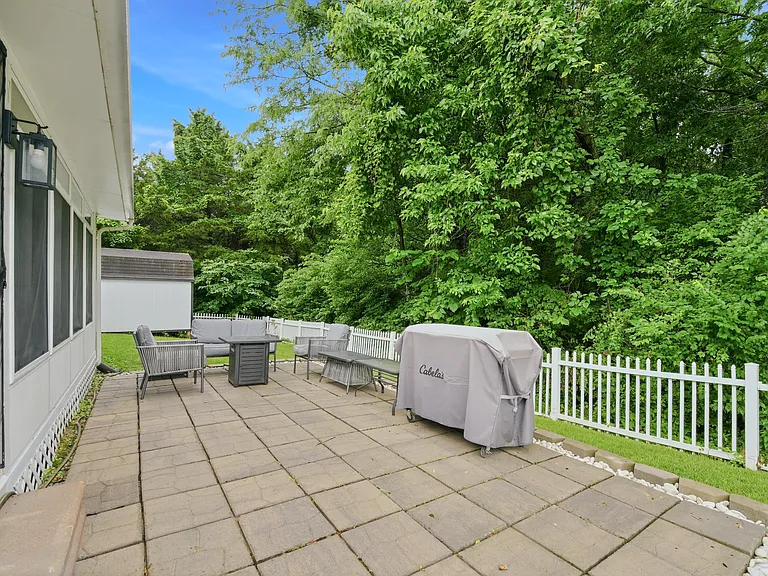 209 Norwich Dr — Photo 29