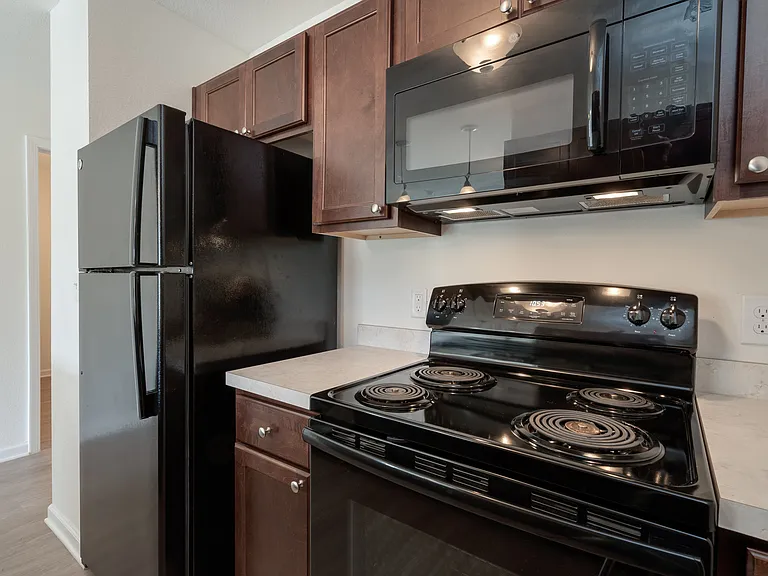 Killian Lakes Apartments and Townhomes — Photo 16