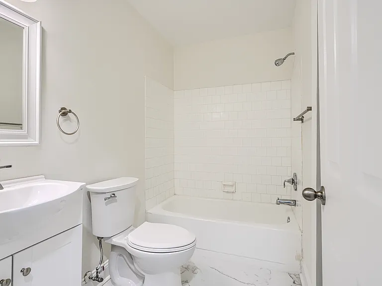 739 W Pratt St #2 — Photo 14