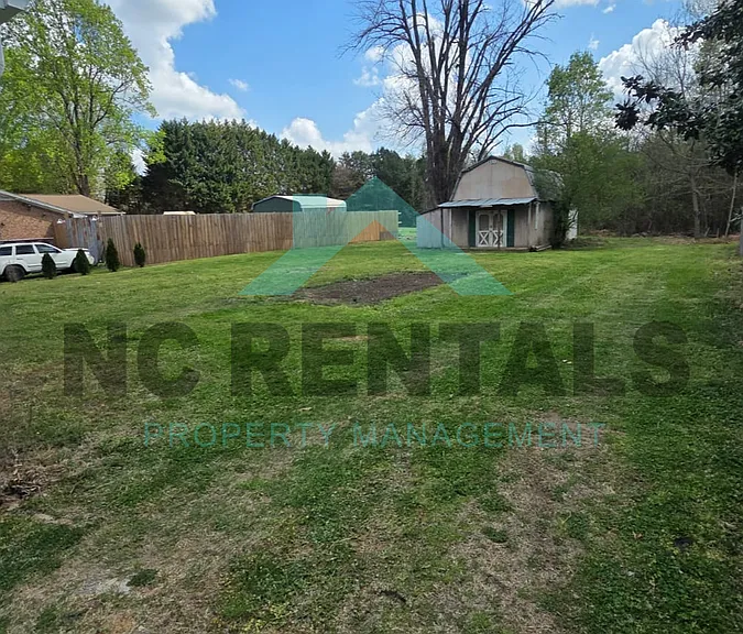 2300 Carlford Rd — Photo 30