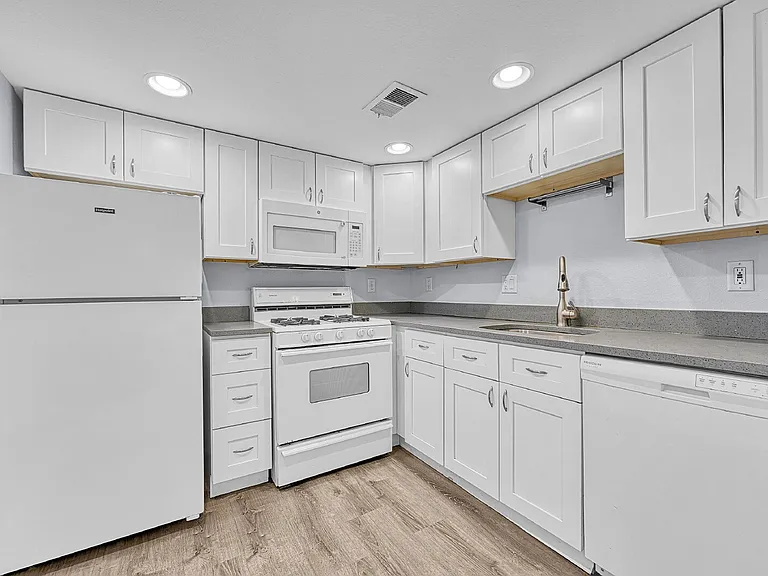1411 Clayton St #4 — Photo 9