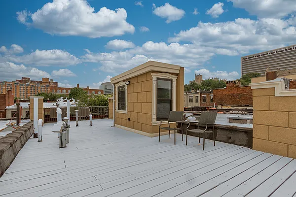 Rented by Dixon Advisory USA Inc. | media 16