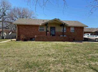 615 N Country Acres Ave, Wichita, KS 67212