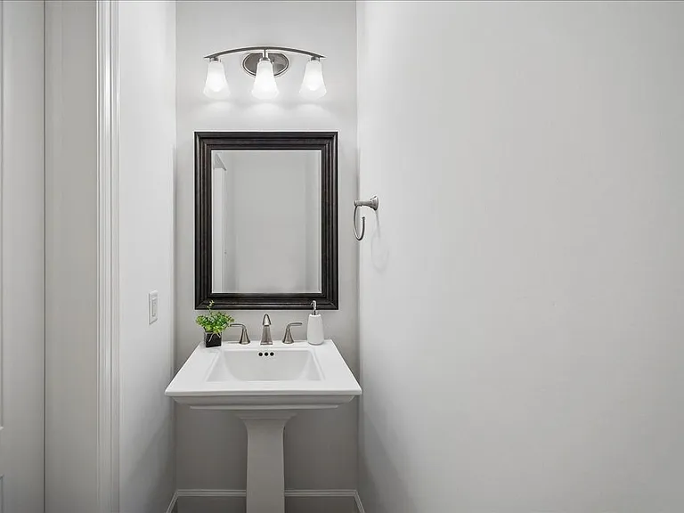 621 Rutland St #D — Photo 15