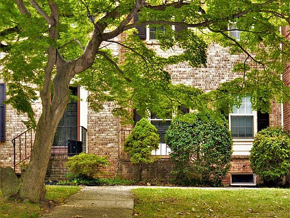 2nd image of 1133 N Broom St