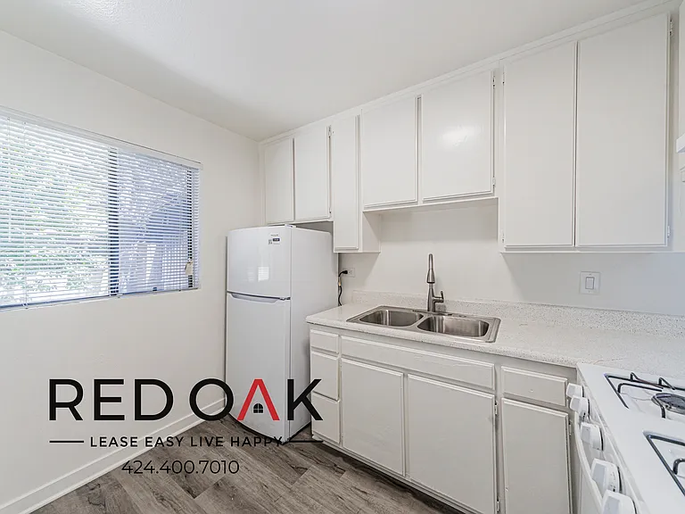 8614 Woodley Ave #104 — Photo 5