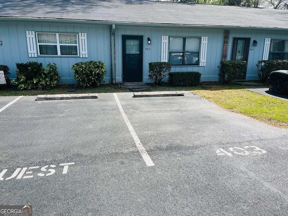 Building Photo - 403 Breezy Pines Dr