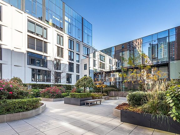 4th image of 500 W 45th St #226