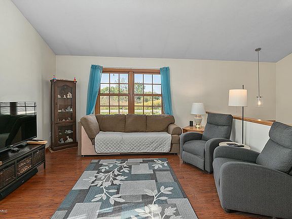 3rd image of 14830 Simmons Ave NE
