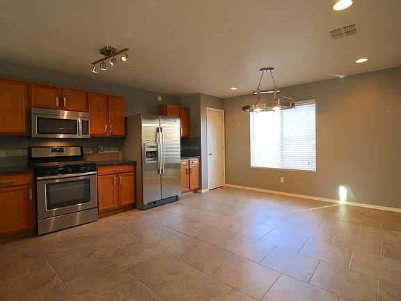 5th image of 450 E Sterling Canyon Dr