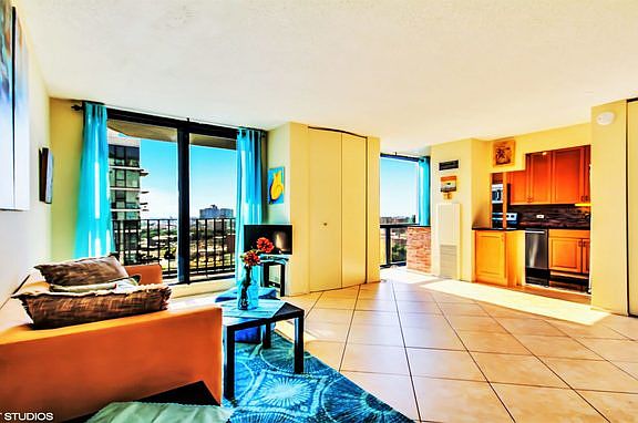 4th image of 1250 N La Salle Dr APT 1605