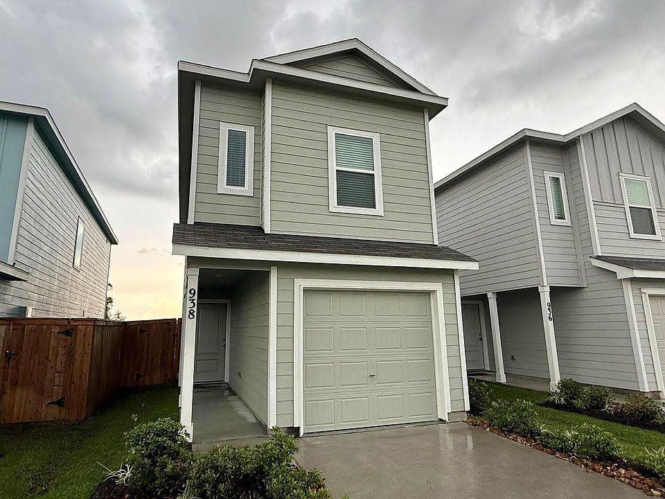 1st image of 938 Pertuso Ln