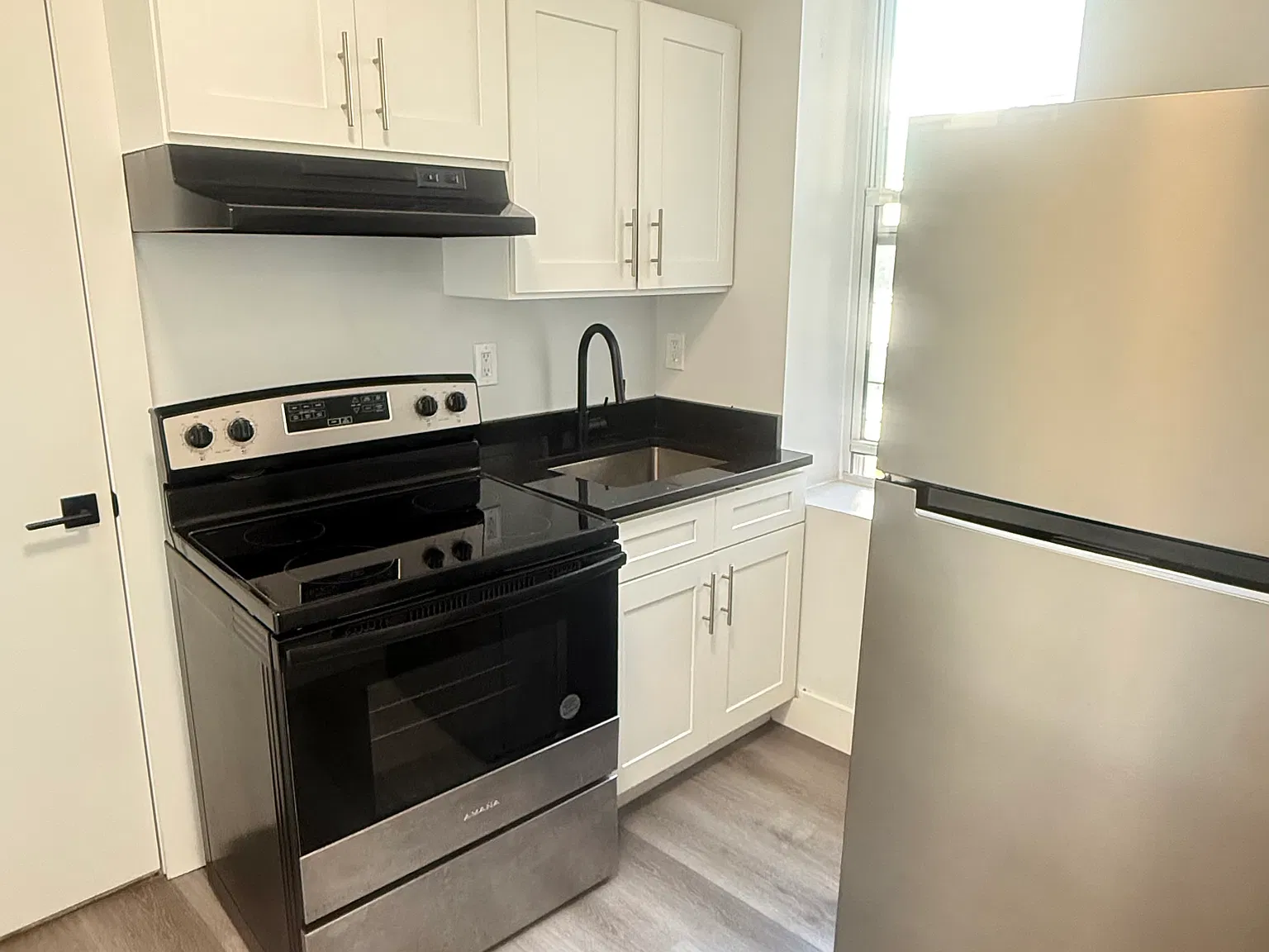 2 bed, 1000 sqft, $2,500 — Photo 2