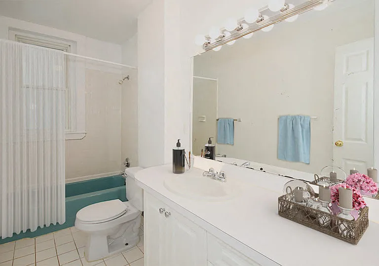 Beacon Fairbanks Manor - Bathroom
