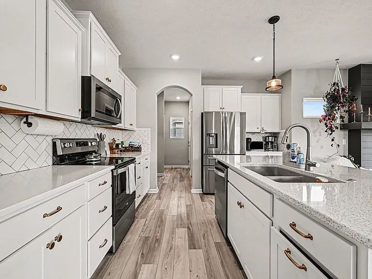 9565 S 183rd Ave — Photo 8