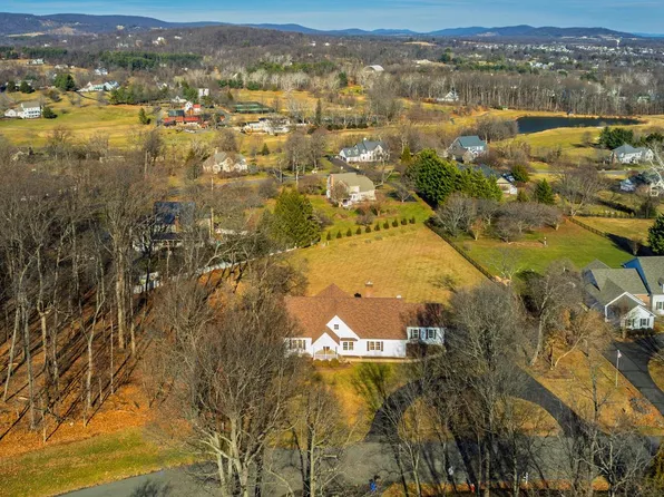 35405 Carnoustie Cir, Round Hill, VA 20141