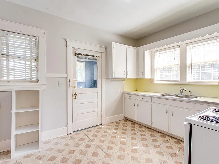 226 Leonard Ave #A — Photo 11
