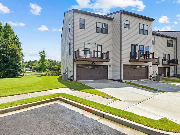 245 Climbing Ivy Cir — Photo 20