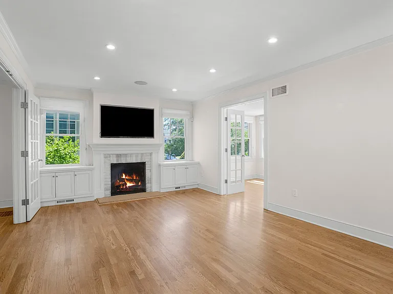 26 Vanderburgh Ave — Photo 6