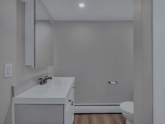 5th image of 715 Smith St APT 3