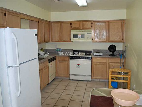 3rd image of 2120 Chertsey Dr Unit C