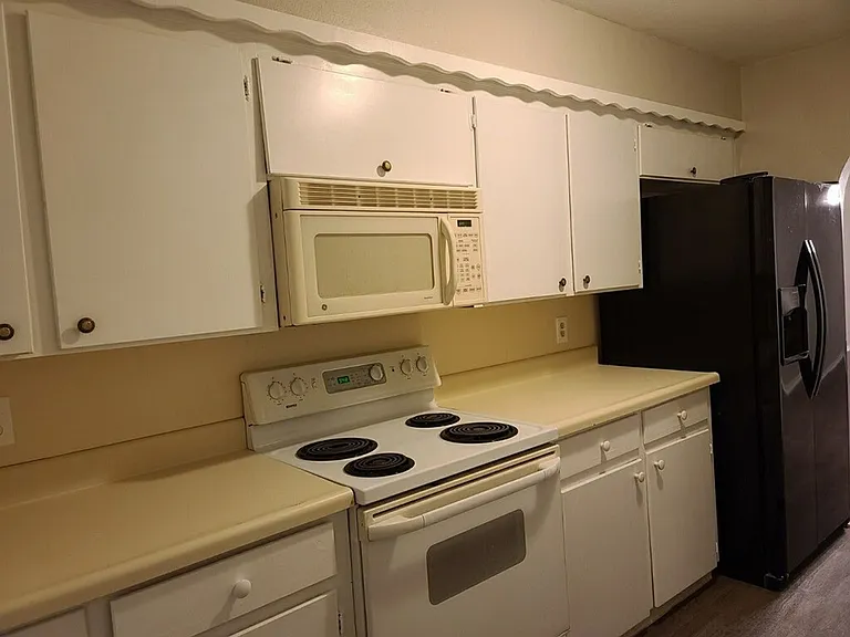 2410 Woodoak Ct — Photo 8