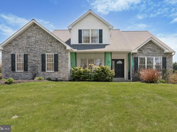 114 Indian Run Dr, Douglassville, PA 19518