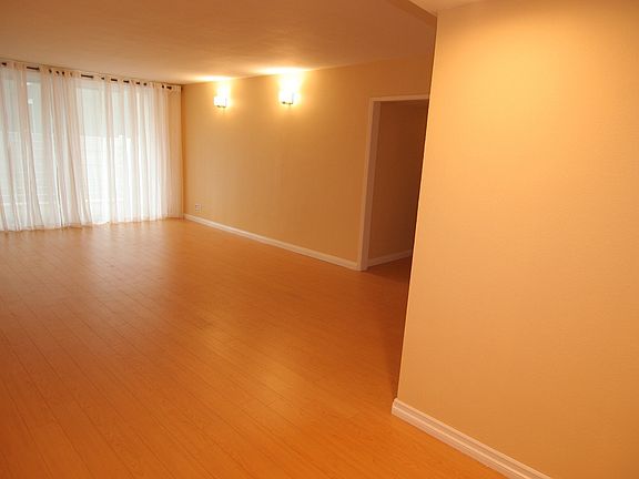 3rd image of 4915 Tyrone Ave APT 108
