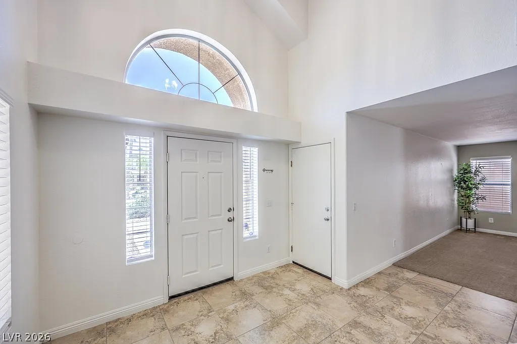 3 bed, 2.5 bath, 1870 sqft, $2,275 — Photo 2