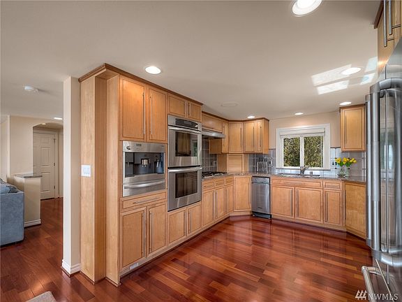 5th image of 1214 E Lakeshore Dr