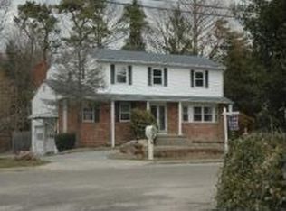 9 Deerfield Dr, Lake Grove, NY 11755